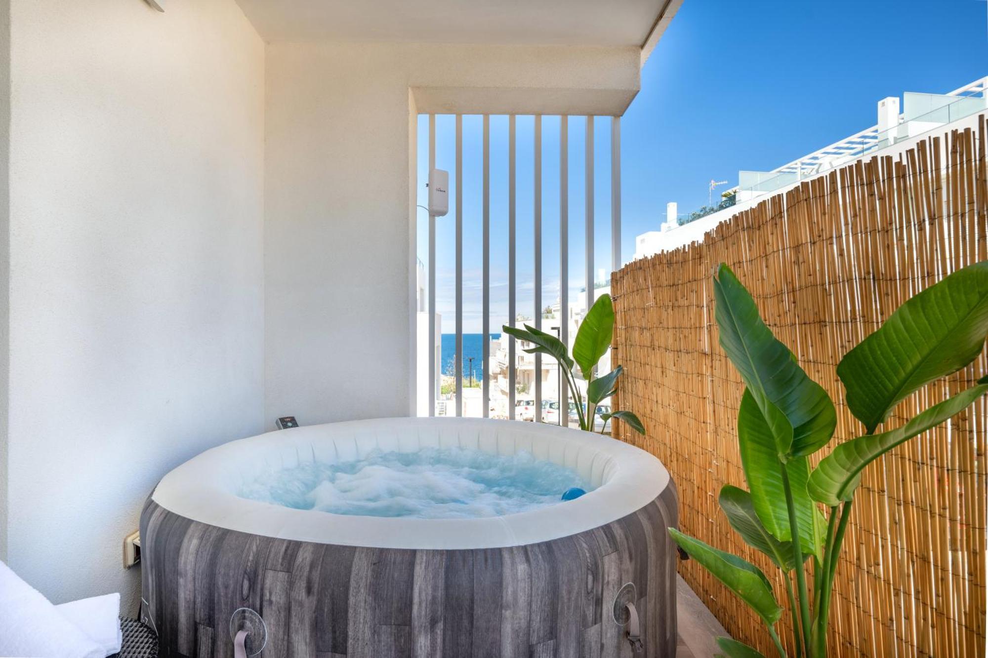 Exclusive Deluxe Apt Up To 6 People & Heated Tub Polignano a Mare Exterior photo
